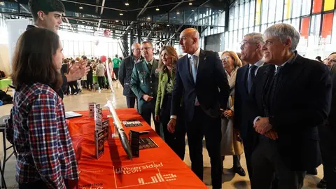 El alcalde de León, José Antonio Diez, inaugura Expociencia junto a la rectora de la Universidad de León, Nuria González. Foto: Campillo.