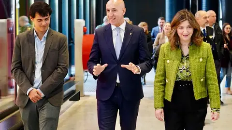 El alcalde de León, José Antonio Diez, inaugura Expociencia junto a la rectora de la Universidad de León, Nuria González. Foto: Campillo.