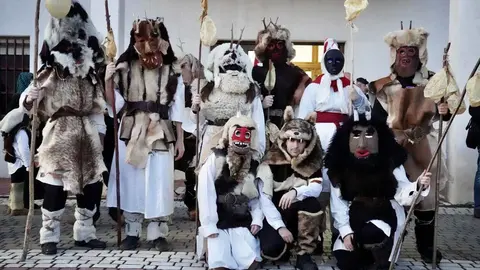 Celebración del tradicional Antruido de la montaña de Riaño con la Mojiganga y la quema de la Choza, declarado de interés turístico provincial. Foto: Campillo