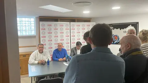 El secretario general de USO, Joaquín Pérez, ha visitado este jueves las nuevas instalaciones del sindicato en León, coincidiendo con la conmemoración del 50 aniversario de labor sindical en la provincia. La inauguración de esta nueva sede en León ha contado con la presencia, además, de Julio Salazar, secretario general de USO de 2006 a 2017; David Díaz, actual secretario de Organización y Desarrollo Territorial; Marco Antonio Martínez, secretario general de USO-Castilla y León, y Antonio Nicolás, responsable provincial.