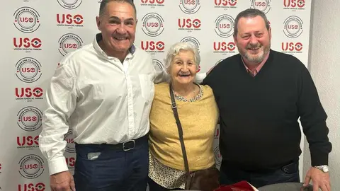 El secretario general de USO, Joaquín Pérez, ha visitado este jueves las nuevas instalaciones del sindicato en León, coincidiendo con la conmemoración del 50 aniversario de labor sindical en la provincia. La inauguración de esta nueva sede en León ha contado con la presencia, además, de Julio Salazar, secretario general de USO de 2006 a 2017; David Díaz, actual secretario de Organización y Desarrollo Territorial; Marco Antonio Martínez, secretario general de USO-Castilla y León, y Antonio Nicolás, responsable provincial.