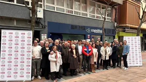 El secretario general de USO, Joaquín Pérez, ha visitado este jueves las nuevas instalaciones del sindicato en León, coincidiendo con la conmemoración del 50 aniversario de labor sindical en la provincia. La inauguración de esta nueva sede en León ha contado con la presencia, además, de Julio Salazar, secretario general de USO de 2006 a 2017; David Díaz, actual secretario de Organización y Desarrollo Territorial; Marco Antonio Martínez, secretario general de USO-Castilla y León, y Antonio Nicolás, responsable provincial.