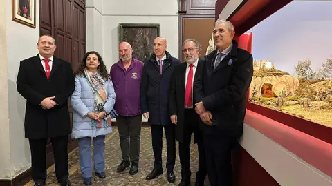 La Cofradía de las Siete Palabras de Jesús en la Cruz ha presentado este jueves la exposición 'La Pasión de Jesús de Nazaret' que se podrá visitar hasta el 27 de abril. Fotos: Ayto León