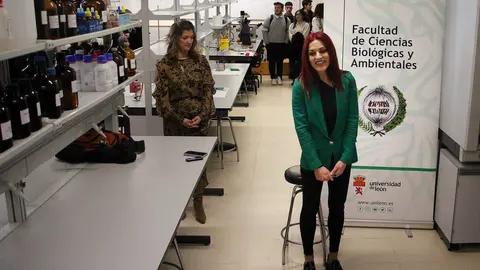 La investigadora y miembro de la reserva de astronautas de la Agencia Espacial Europea (ESA) visita la Universidad de León y participa en una charla abierta al público en el salón de actos de la Escuela de Ingenierías. Fotos: Peio García | Heraldo