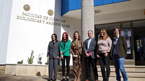 La investigadora y miembro de la reserva de astronautas de la Agencia Espacial Europea (ESA) visita la Universidad de León y participa en una charla abierta al público en el salón de actos de la Escuela de Ingenierías. Fotos: Peio García | Heraldo