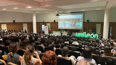 La investigadora y miembro de la reserva de astronautas de la Agencia Espacial Europea (ESA) visita la Universidad de León y participa en una charla abierta al público en el salón de actos de la Escuela de Ingenierías. Fotos: Peio García | Heraldo