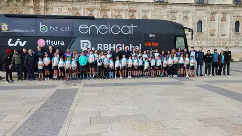 La escuadra dirigida por Eneritz Iturriaga se presenta en la línea de salida con el objetivo puesto en su participación en la Vuelta a España Femenina 2025. Fotos: Isaac Llamazares | Ayto León