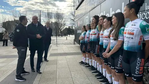 La escuadra dirigida por Eneritz Iturriaga se presenta en la línea de salida con el objetivo puesto en su participación en la Vuelta a España Femenina 2025. Fotos: Isaac Llamazares | Ayto León