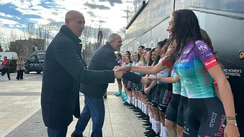 La escuadra dirigida por Eneritz Iturriaga se presenta en la línea de salida con el objetivo puesto en su participación en la Vuelta a España Femenina 2025. Fotos: Isaac Llamazares | Ayto León