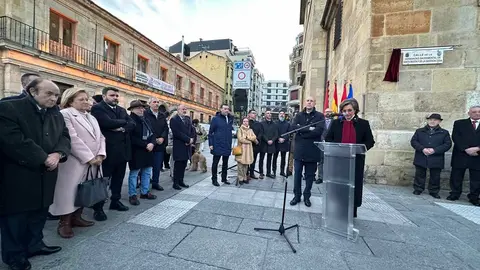 'Calle de la Hermandad Sacramental de Santa Marta y de la Sagrada Cena'. La Hermandad Sacramental de Santa Marta y de la Sagrada Cena tiene desde este viernes un rincón en el callejero de León. Fotos: Ayuntamiento de León