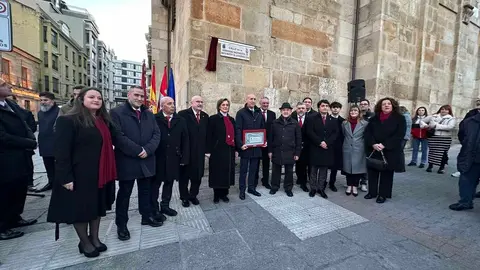 'Calle de la Hermandad Sacramental de Santa Marta y de la Sagrada Cena'. La Hermandad Sacramental de Santa Marta y de la Sagrada Cena tiene desde este viernes un rincón en el callejero de León. Fotos: Ayuntamiento de León