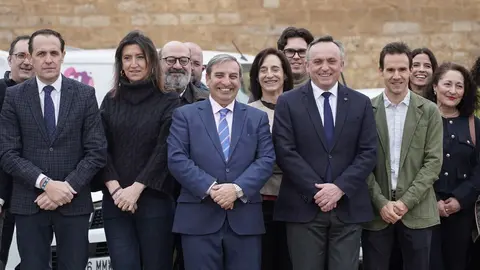 El consejero de Movilidad y Transformación Digital, José Luis Sanz Merino, y el presidente de la Diputación de Valladolid, Conrado Íscar, inauguran la jornada de presentación del programa ‘CyL Digital Rural’. Foto: Rubén Cacho.