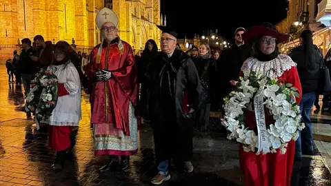 León vive el entierro de la sardina con la misma intensidad que en ediciones anteriores. León ha llorado en la despedida del Carnaval al que la lluvia ha acompañado. Fotos: Ayto León