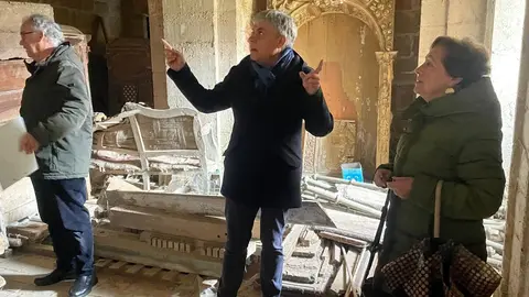 Cultura inicia la limpieza de la sacristía del Monasterio de Sandoval que albergará el depósito del Museo de León.