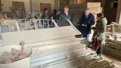 Cultura inicia la limpieza de la sacristía del Monasterio de Sandoval que albergará el depósito del Museo de León.