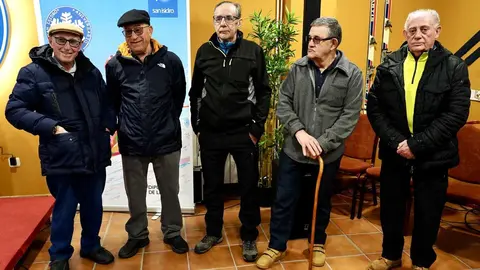 El presidente de la Diputación, Gerardo Álvarez Courel, asiste a la celebración del 50 aniversario de la primera temporada de esquí en San Isidro. Fotos: Campillo