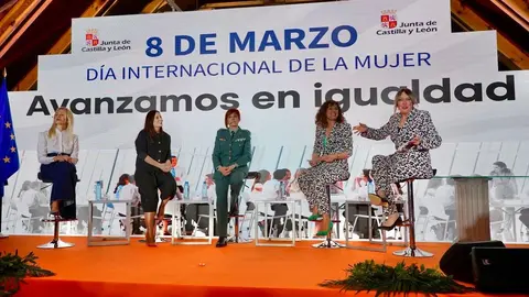 El presidente de la Junta de Castilla y León, Alfonso Fernández Mañueco, participa en el acto institucional del Gobierno Autonómico con motivo del Día Internacional de la Mujer. Foto: Leticia Pérez.