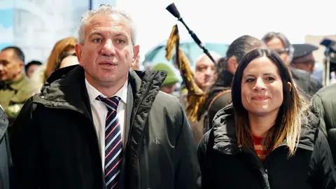 El delegado del Gobierno en Castilla y León, Nicanor Sen, y la vicesecretaria general del PSOE de Castilla y León, Nuria Rubio, asisten a la XXVI Feria de la Pluma y la Pesca de La Vecilla. Foto: Campillo.