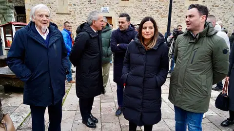 El delegado del Gobierno en Castilla y León, Nicanor Sen, y la vicesecretaria general del PSOE de Castilla y León, Nuria Rubio, asisten a la XXVI Feria de la Pluma y la Pesca de La Vecilla. Foto: Campillo.