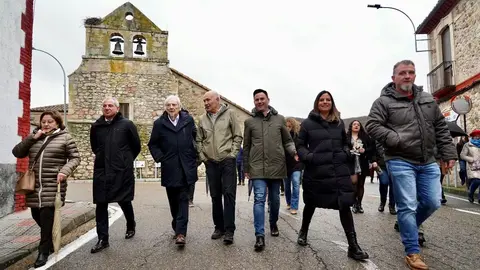 El delegado del Gobierno en Castilla y León, Nicanor Sen, y la vicesecretaria general del PSOE de Castilla y León, Nuria Rubio, asisten a la XXVI Feria de la Pluma y la Pesca de La Vecilla. Foto: Campillo.