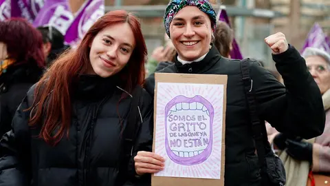 Manifestación convocada por la Comisión 8M de León en la que participa la vicesecretaria general del PSOE de Castilla y León, Nuria Rubio, y la secretaria de Igualdad del PSOE de Castilla y León, Lorena del Valle entre otras autoridades. Foto: Campillo.