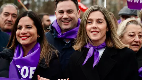 Manifestación convocada por la Comisión 8M de León en la que participa la vicesecretaria general del PSOE de Castilla y León, Nuria Rubio, y la secretaria de Igualdad del PSOE de Castilla y León, Lorena del Valle entre otras autoridades. Foto: Campillo.