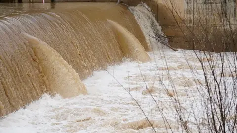 Crecida del río Bernesga a su paso por la capital leonesa. Foto: Campillo.