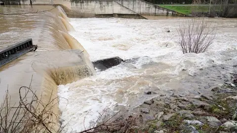 Crecida del río Bernesga a su paso por la capital leonesa. Foto: Campillo.