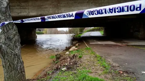 Crecida del río Bernesga a su paso por la capital leonesa. Foto: Campillo.