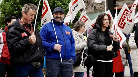 El secretario general del sector de Carreteras y Logística de la Federación de Servicios a la Ciudadanía Estatal de Comisiones Obreras, Francisco Vega Rosado, asiste a la concentración del transporte urbano de León con motivo de una nueva jornada de huelga. Fotos: Campillo