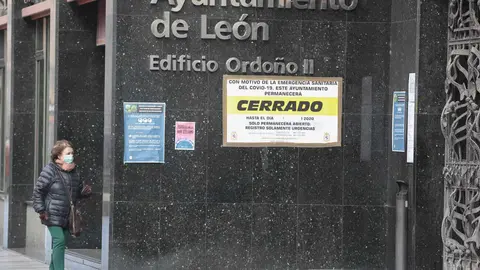 Dos fotógrafos de la agencia Ical, Campillo y César Sánchez, captan con sus cámaras el latido detenido de León y Ponferrada. El confinamiento paraba el tiempo, y las vidas.