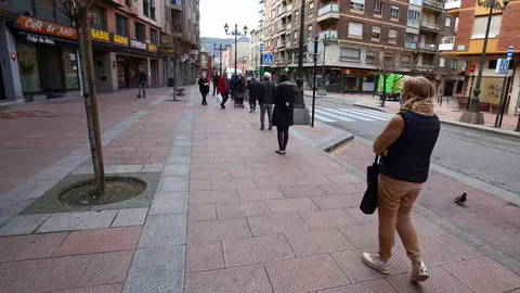 Dos fotógrafos de la agencia Ical, Campillo y César Sánchez, captan con sus cámaras el latido detenido de León y Ponferrada. El confinamiento paraba el tiempo, y las vidas.