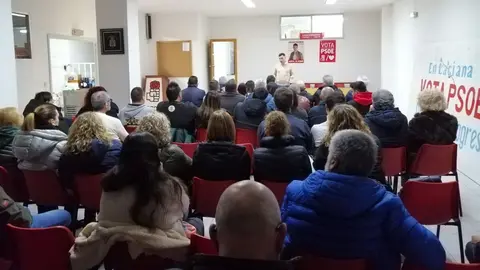 Cendón finaliza su campaña para las primarias del PSOE de León en un acto en Villablino.