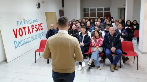 Cendón finaliza su campaña para las primarias del PSOE de León en un acto en Villablino.