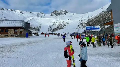 San Isidro recibe 4.646 esquiadores en el tercer fin de semana de marzo.