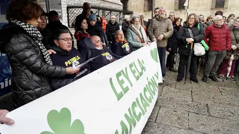 Centenares de personas piden ayuda de urgencia para los enfermos de ELA en fases 