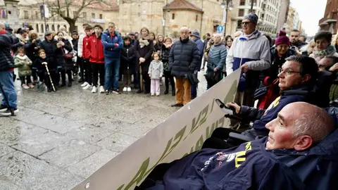 Centenares de personas piden ayuda de urgencia para los enfermos de ELA en fases 