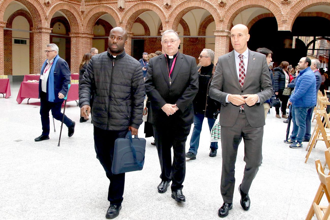 El alcalde de León, José Antonio Diez, con el Obispo Luis Ángel de las Heras. Foto: Campillo