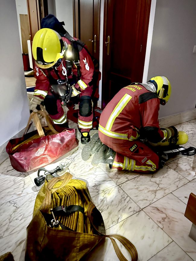 Bomberos León, en el lugar de la intervención. Foto: Bomberos León