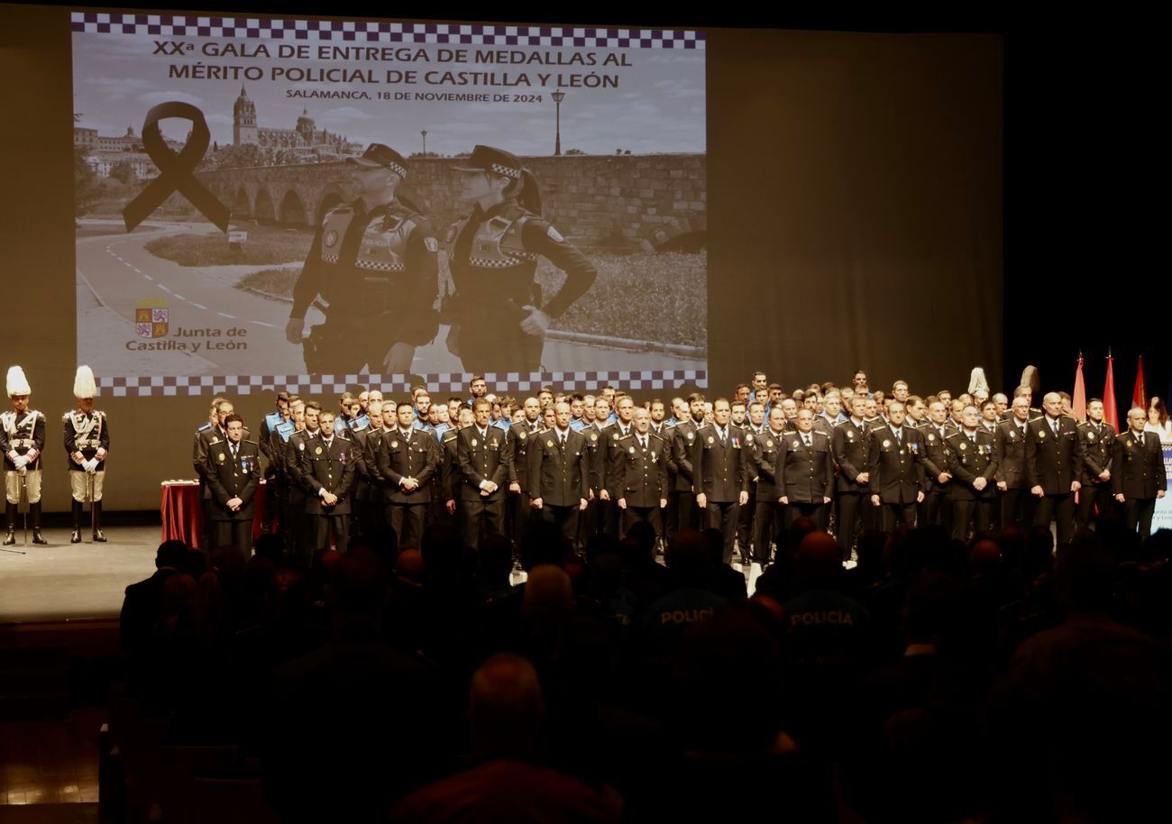 El presidente de la Junta de Castilla y Le?n, Alfonso Fern?ndez Ma?ueco, clausura la XX Gala de entrega de Medallas al M?rito de la Polic?a Local de Castilla y Le?n 2024. Una vez finalizada la entrega de condecoraciones, a partir de las 19.30 horas, tiene lugar la intervenci?n del presidente de la Junta para clausurar el acto.