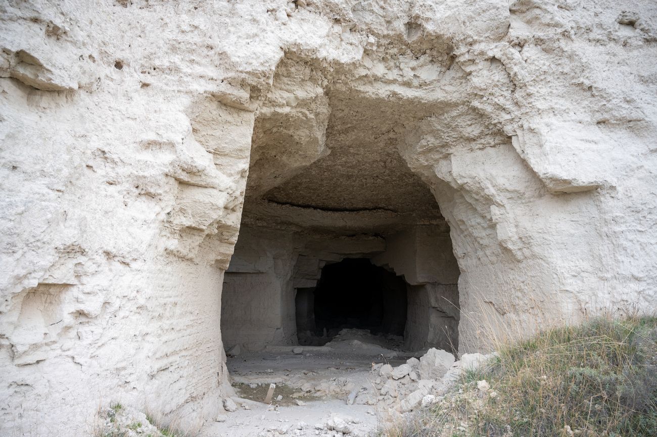 Imagen de la entrada principal a las minas de yeso de Hornillos de Cerrato.