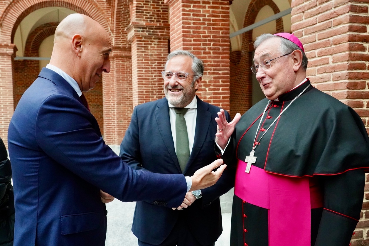 Acto de inauguraci?n del Museo Diocesano y de la Semana Santa de Le?n, con la asistencia del presidente de las Cortes Auton?micas, Carlos Poll?n, el consejero de Medio Ambiente, Vivienda y Ordenaci?n del Territorio, Juan Carlos Su?rez-Qui?ones, el alcalde de Le?n, Jos? Antonio Diez, y otros representantes institucionales