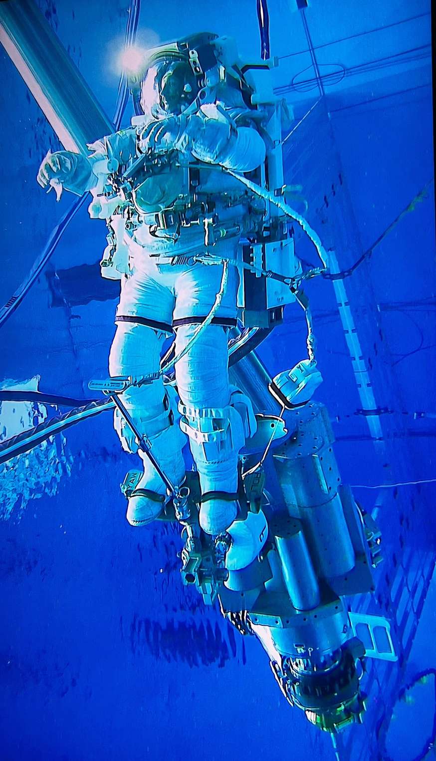 El leonés Pablo Álvarez, durante las pruebas de piscina, una de las más duras por su similitud a la situación que vivirá en el espacio.