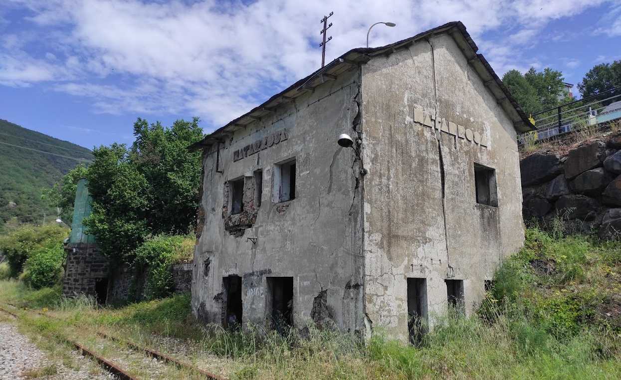 Estación de Matarrosa del Sil.