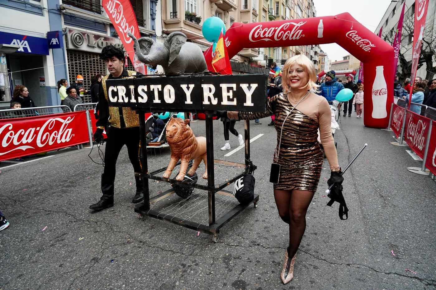 Miles de leoneses participan en la tradicional carrera San Silvestre Ciudad de León.