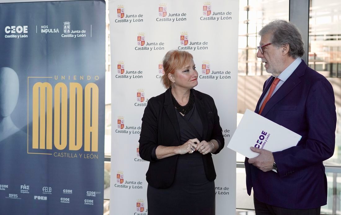 La consejera de Industria, Comercio y Empleo, Leticia García, y el presidente de CEOE Castilla y León, Santiago Aparicio, intervienen en el encuentro 'Escuchando a la industria', que reúne a importantes representantes del sector textil de la Comunidad e inicia una nueva etapa del proyecto 'Uniendo moda' para el año 2025. Foto: Eduardo Margareto.