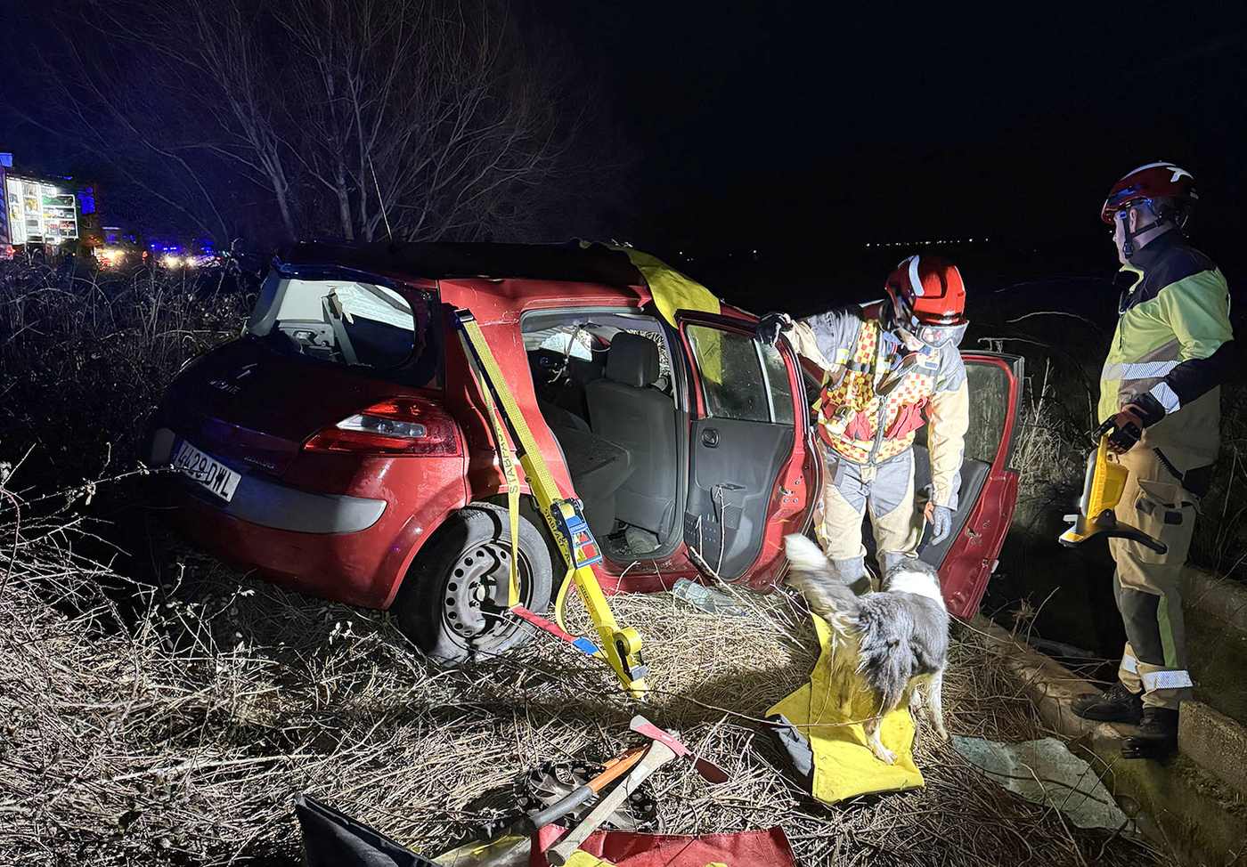 Imagen de uno de los vehículos implicados en el accidente. Foto: Bomberos Diputación