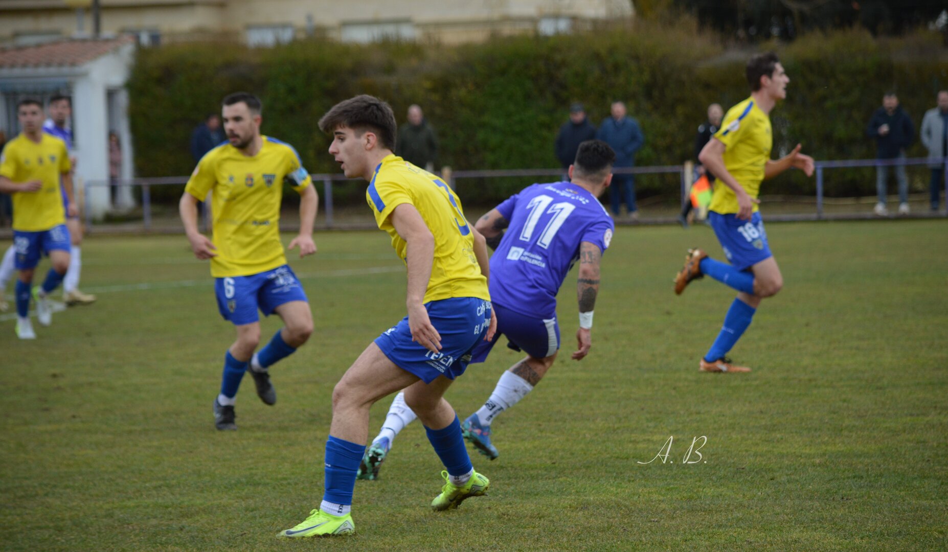 Atlético Mansillés contra el Burgos Promesas. Foto: Alba Blanco Muelas.