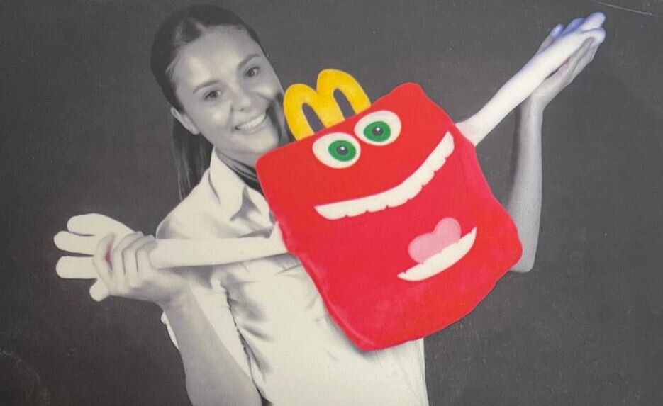 Miriam durante su experiencia en el McDonald's.