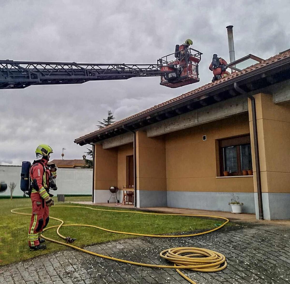 Bomberos León, en el lugar del suceso. Foto: Bomberos León